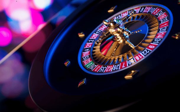 Baccarat Live Dealer Table – mmk444 ကာစီနိုတွင် ကဒ်ဖြန့်နေသော Dealer